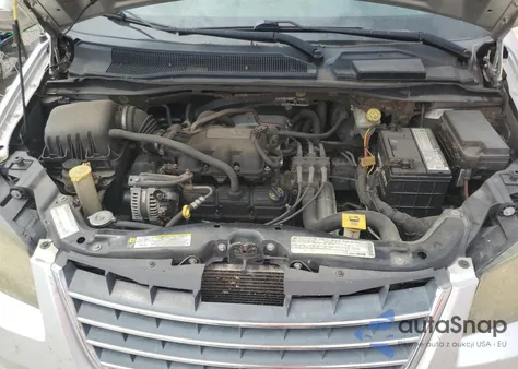 2010 Chrysler Town & Country Touring from USA, damaged, VIN 2A4RR5D17AR229211